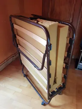 Lit pliant une personne