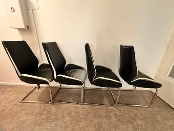 Donne 4 chaises en similicuir – bon état