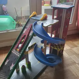 jouet garage en bois enfant