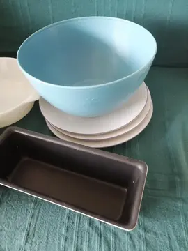 Lot de vaisselle et une cocotte sans couvercle