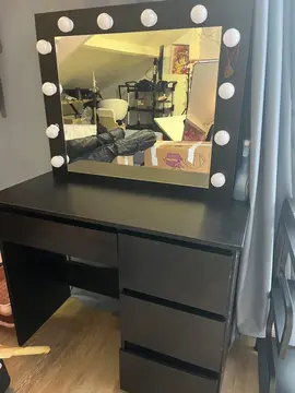 coiffeuse et desserte