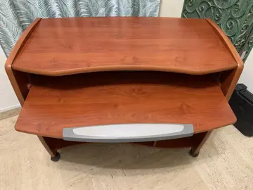 Donne bureau ordinateur sur roulettes