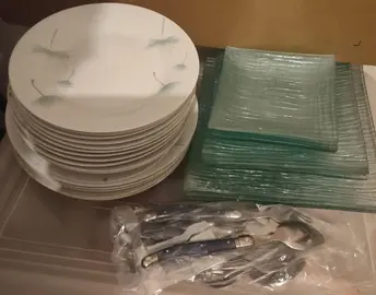 assiettes et couverts