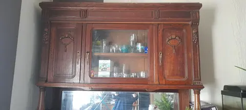 buffet en bois avec miroir