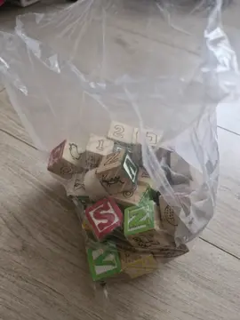 Sac de cubes chiffres et lettres et tampons