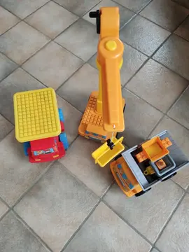 Camions et grue plastique pour enfant