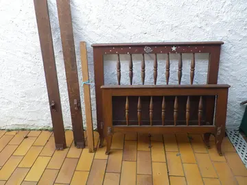 Solide structure ancien lit 90 idéal pour création