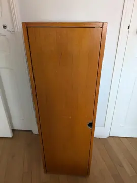 Trois meubles de rangement en bois