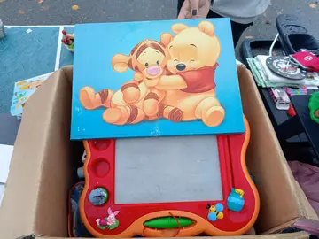 donne carton vaisselle et diverse chose