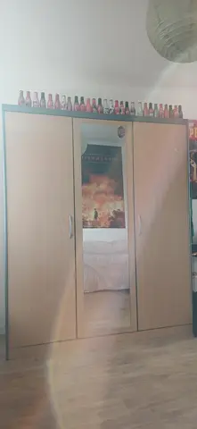 Grande armoire 3 portes penderie + étagères et miroir