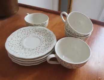 LOT QUATRE TASSES A THE ET SOUS TASSES IKEA