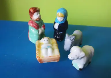 LOT PETITES FIGURINES PORCELAINE CRECHE DE NOEL