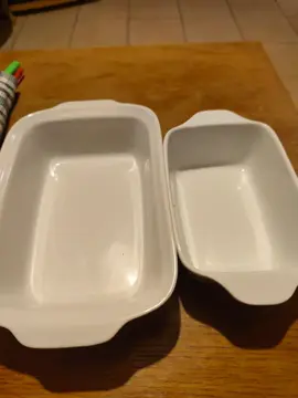 2 petits plats à gratin blancs