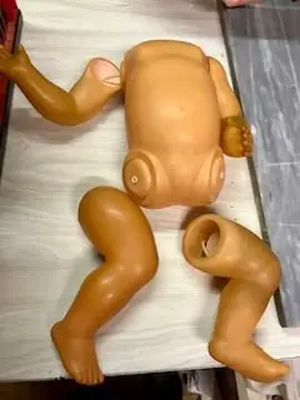 Poupée ancienne à réparer