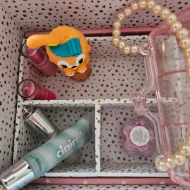 boîte à bijoux et cosmétique