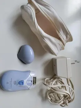 RASOIR ÉLECTRIQUE AU FÉMININ