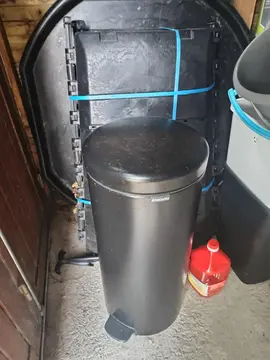 Poubelle et composteur