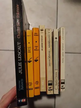 7 livres policiers anciens