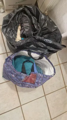 2 sacs de vêtements femme