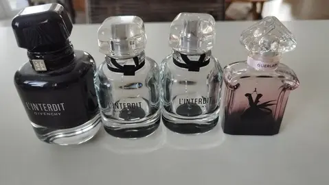 Flacons de parfums vides