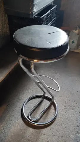 Deux tabouret de bar en métal