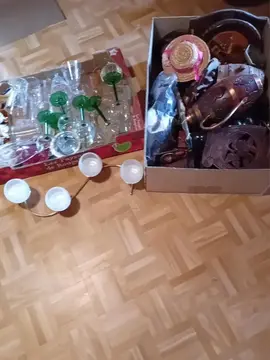 Divers objets de déco en bois et verres