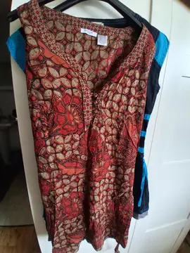 Tuniques taille 36 et taille M