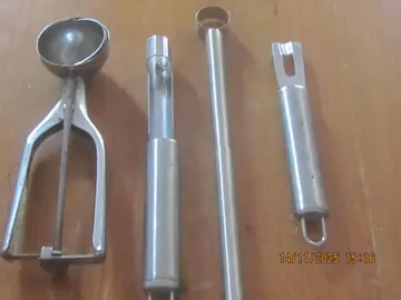 épluche fruits et emporte et cuillere a glace inox