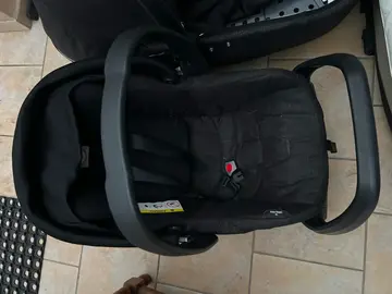 siège auto et 2 nacelles
