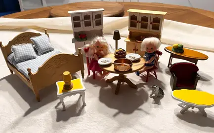 Miniatures pour maison de poupée