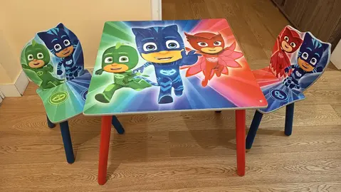 Table et deux chaises enfant