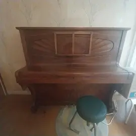 magnifique piano droit en bois