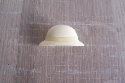 Broche chapeau