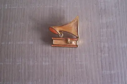 Broche gramophone