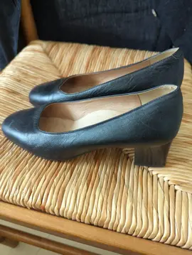 chaussures ( pointure 36 )