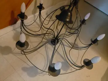 Lustre en fer forgé noir 8 ampoules