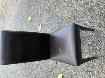 chaises simili cuir marron