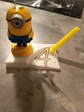 bougie 4ans le minions