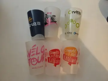 Lot de verres plastiques