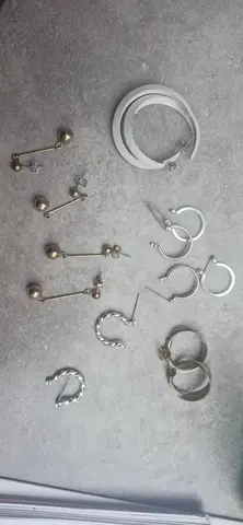 7 paires de boucles d'oreilles metal