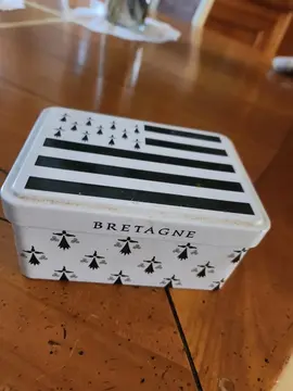Petite boîte en métal thème drapeau breton