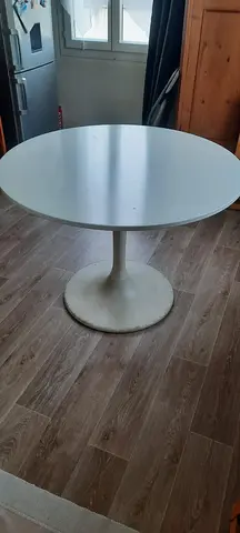 Table (initialement bureaux commerciaux) et cuisine depuis