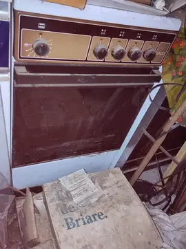 ancienne petite cuisinière électrique et four électrique