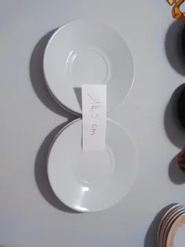 4 soucoupes 14,5 cm ou petites assiettes