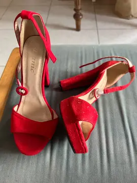 chaussures hauts talons rouges 37
