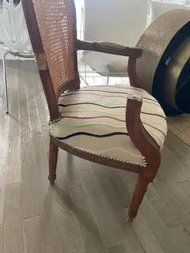 Fauteuil Voltaire accoudoir cassé