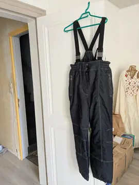 pantalon de ski noir et gants de ski homme