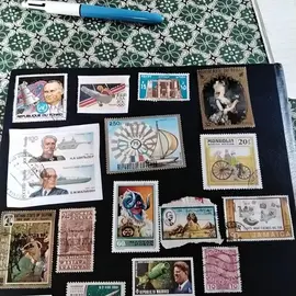 donne timbres n12 1lot par envoie