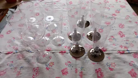 verres à vin et flutes à champagne jetables