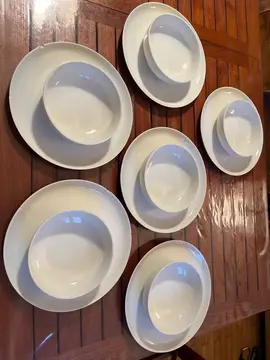 6 assiettes plates et 6 assiettes creuses